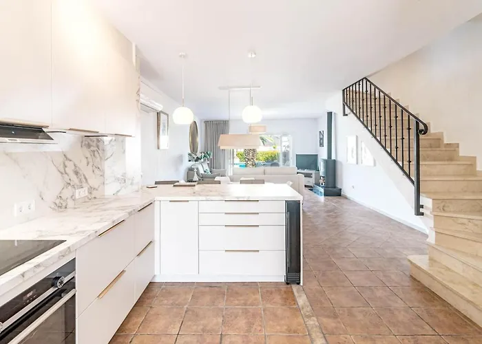 Semesterbostad Pg9 - Andalucian 3-story Townhouse Near