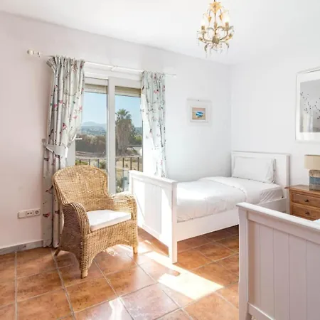 Pg9 - Andalucian 3-story Townhouse Near