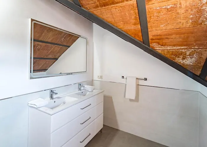 Pg9 - Andalucian 3-story Townhouse Near