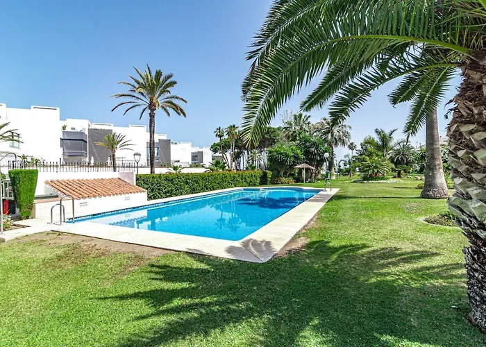 Pg9 - Andalucian 3-story Townhouse Near Естепона