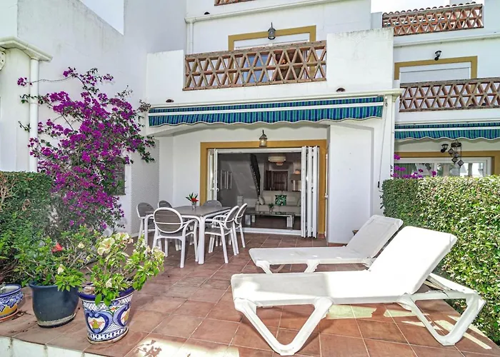 Pg9 - Andalucian 3-story Townhouse Near Естепона