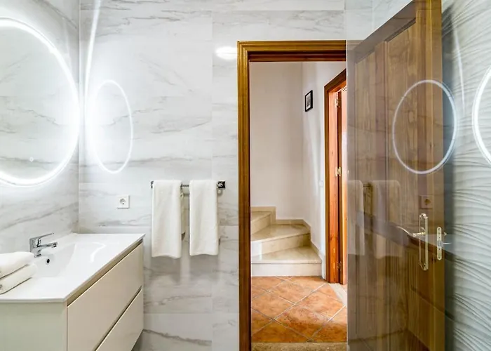 Pg9 - Andalucian 3-story Townhouse Near Будинок відпочинку *