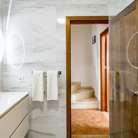 Dom wakacyjny Pg9 - Andalucian 3-story Townhouse Near