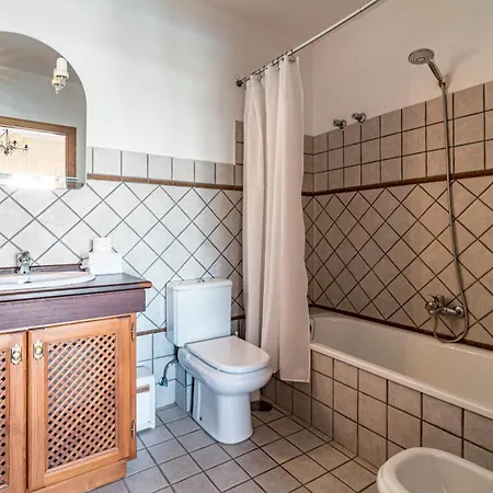 Dom wakacyjny Pg9 - Andalucian 3-story Townhouse Near *