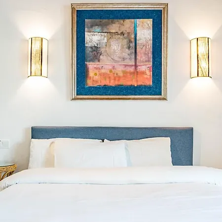 Pg9 - Andalucian 3-story Townhouse Near