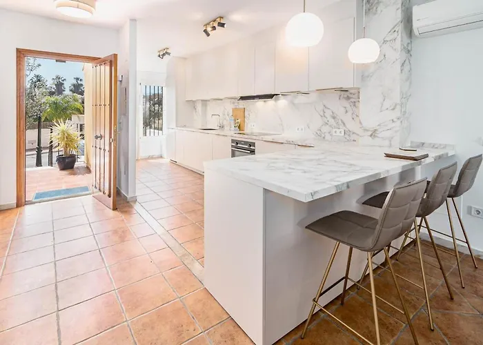 Pg9 - Andalucian 3-story Townhouse Near Feriehus *